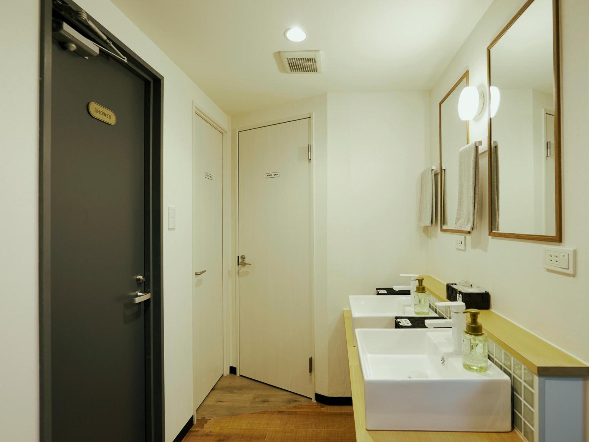 Akasaka Guesthouse Hive Tokyo Bagian luar foto