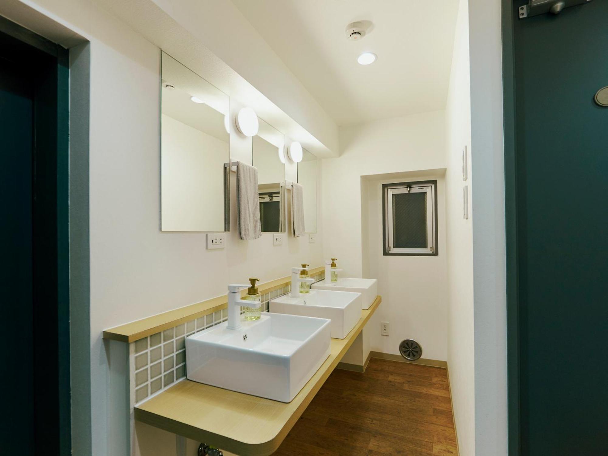 Akasaka Guesthouse Hive Tokyo Bagian luar foto